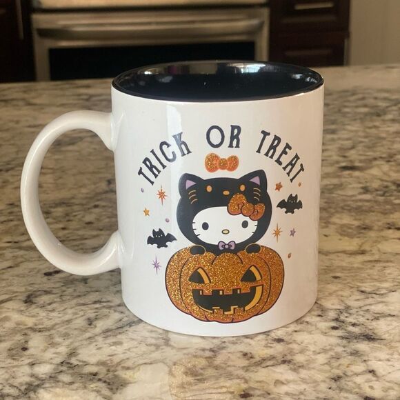 Hello Kitty Halloween Mug - Picture 1 of 2